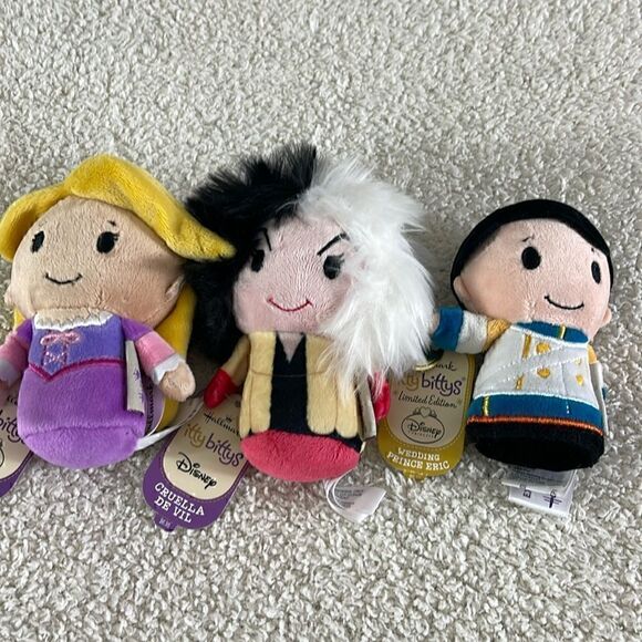 Hallmark Itty Bittys Disney Preince Eric Rapunzel & Cruella De Vil New Set Of 3 - Picture 1 of 10